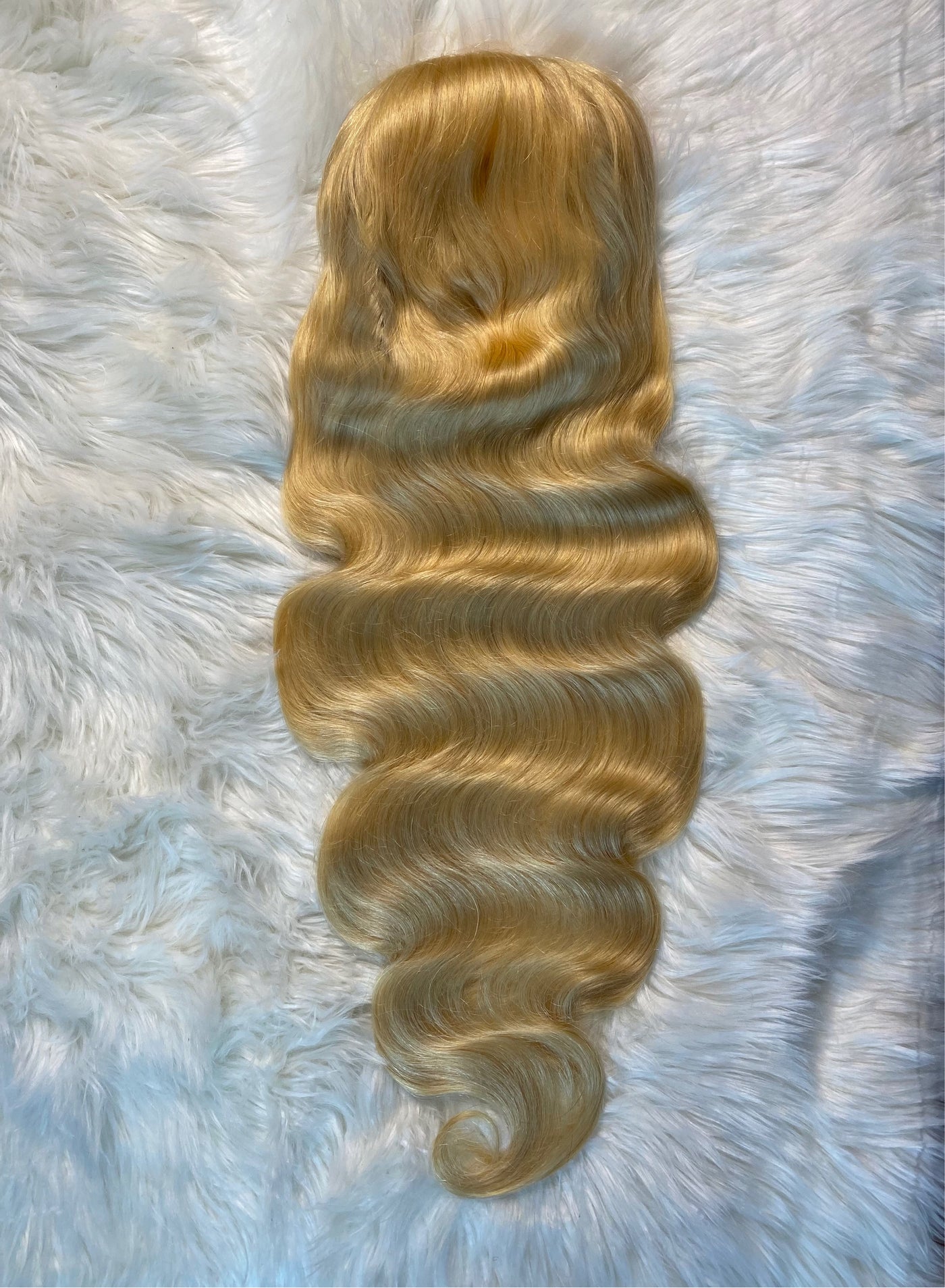 Virgin hair 613 transparent high quality wig - Blonde human hair wig with transparent lace for natural look and exceptional quality.